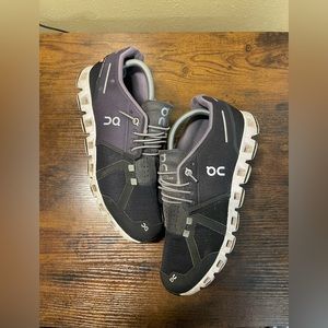 On Cloud Running 5 Shoe mens size 9